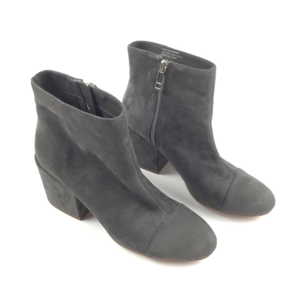 CHARLES by Charles David Quincey Velvet Bootie Grey Sz 7.5